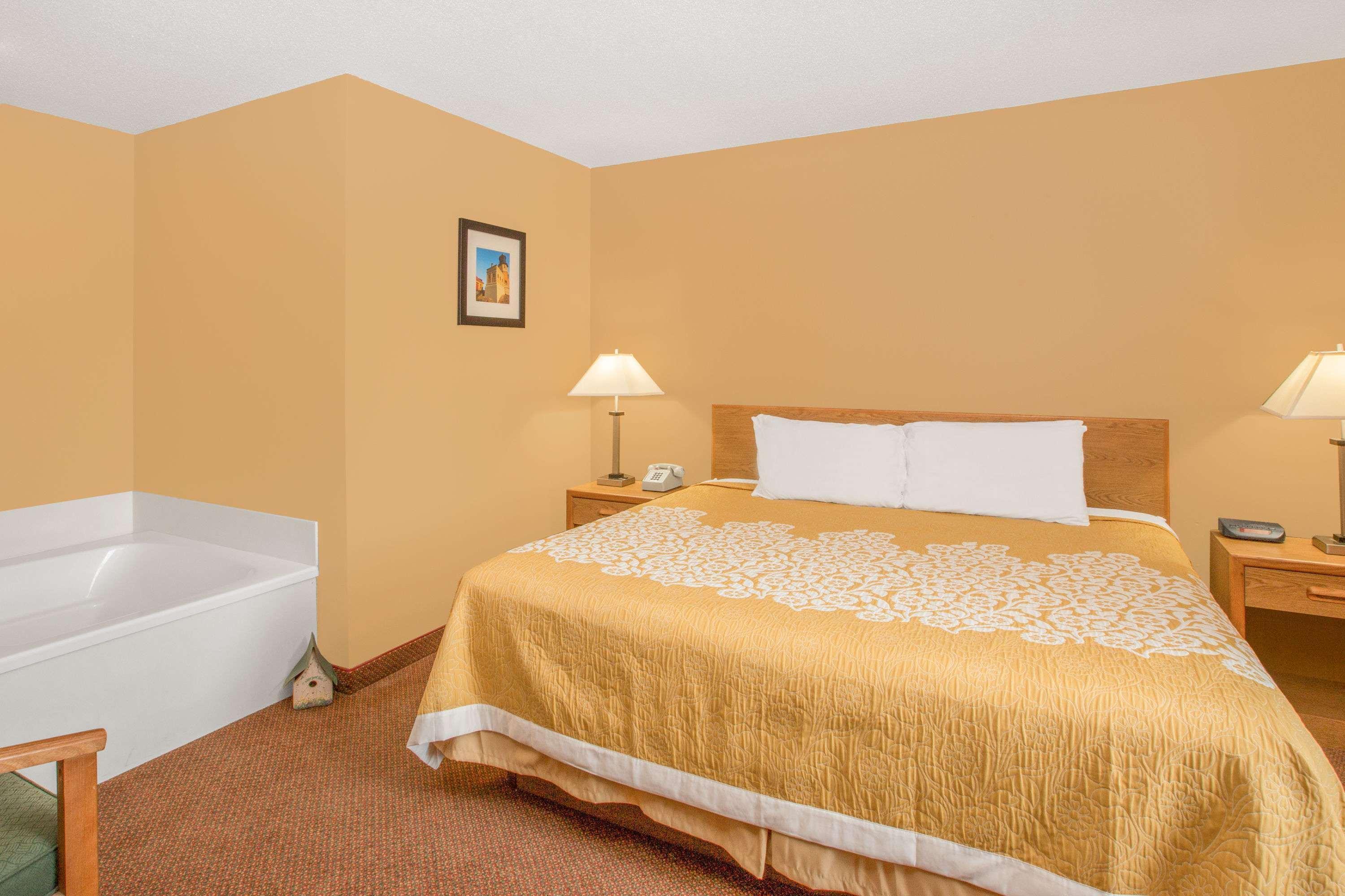 Days Inn By Wyndham Worthington Eksteriør bilde