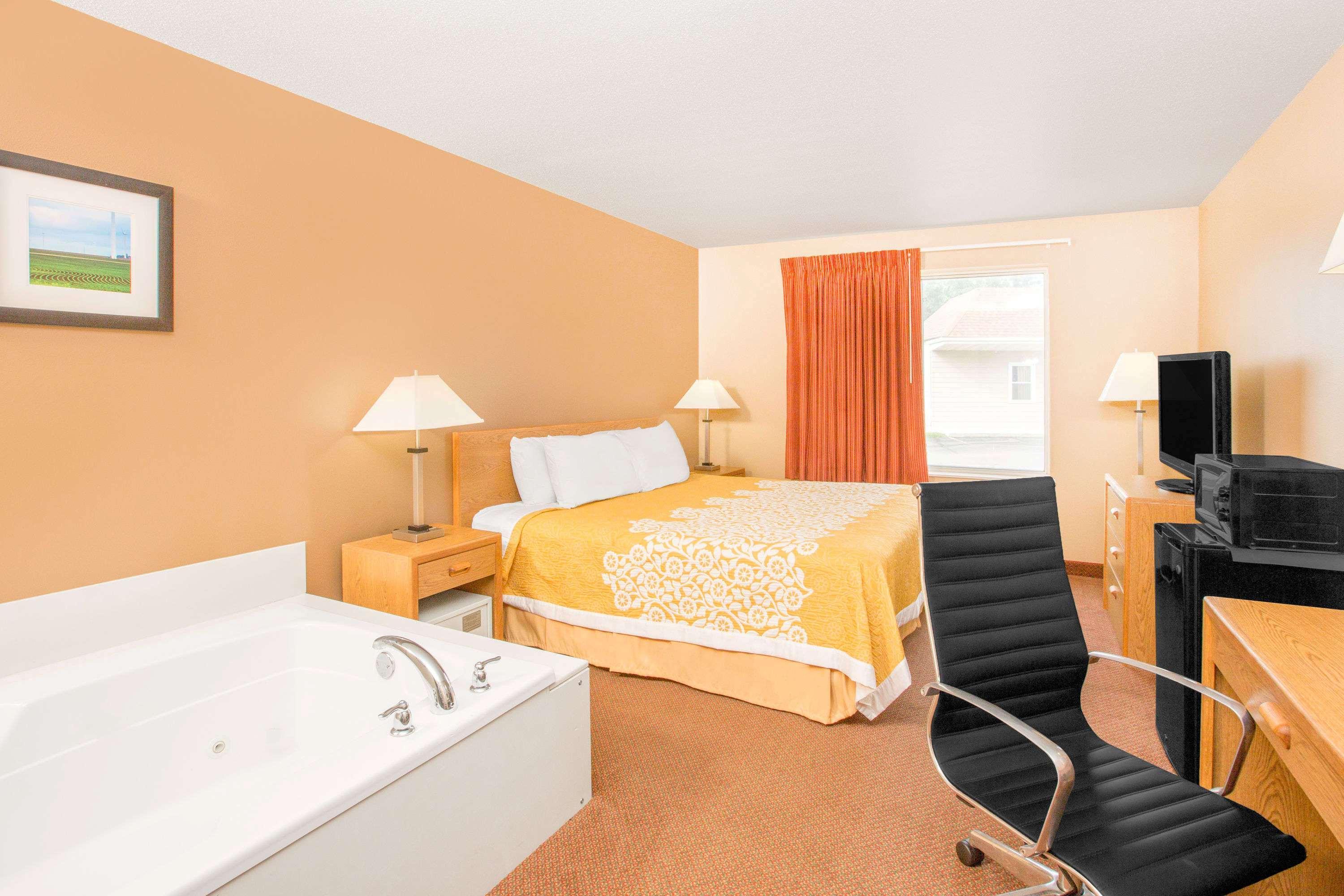 Days Inn By Wyndham Worthington Eksteriør bilde